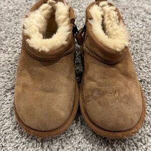 Toddler Chestnut UGGs Cozy Brown Suede Booties size 9
